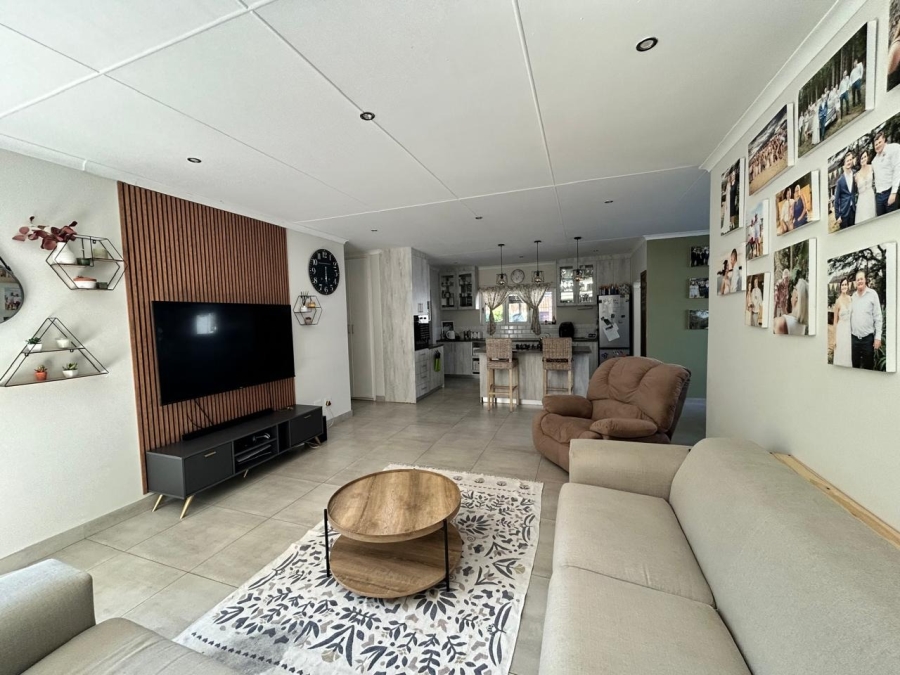 5 Bedroom Property for Sale in Sunrise On Sea Eastern Cape